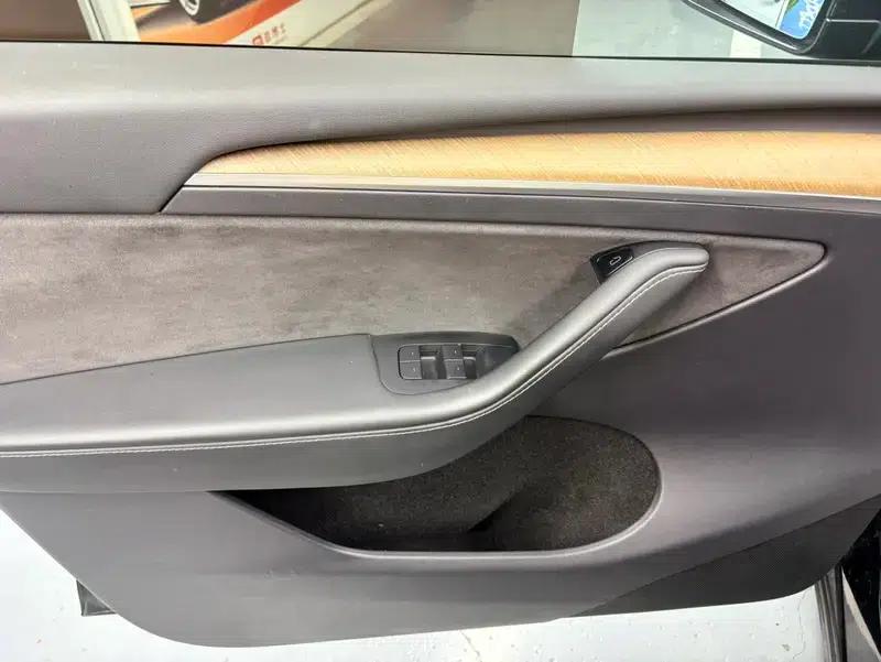 Model Y 2021 Long Range All-Wheel Drive — миниатюра 6