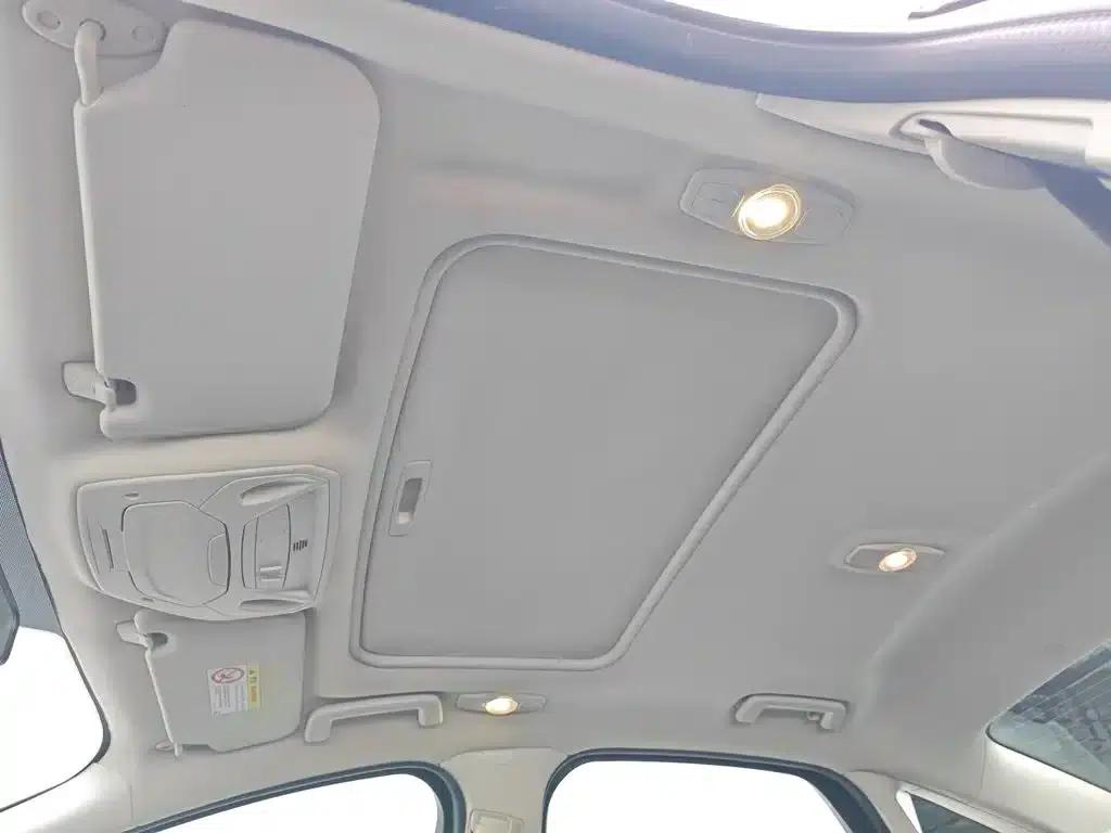 Ford Focus 2015 Sedan 1.6L Automatic Fashion Edition — миниатюра 14