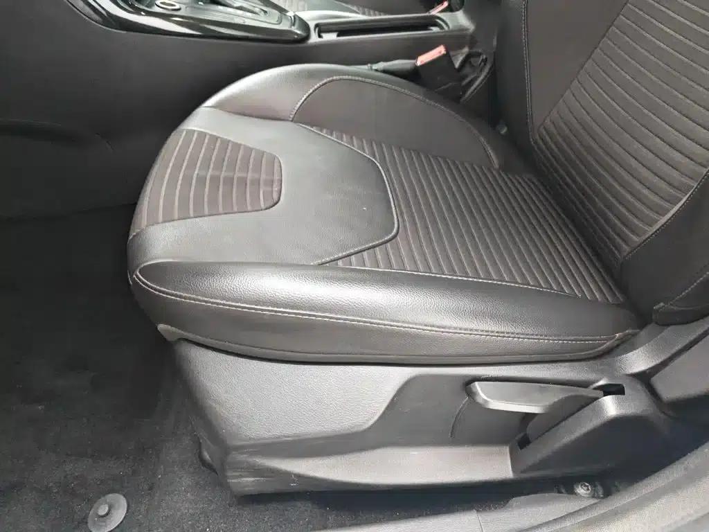 Ford Focus 2015 Sedan 1.6L Automatic Fashion Edition — миниатюра 20