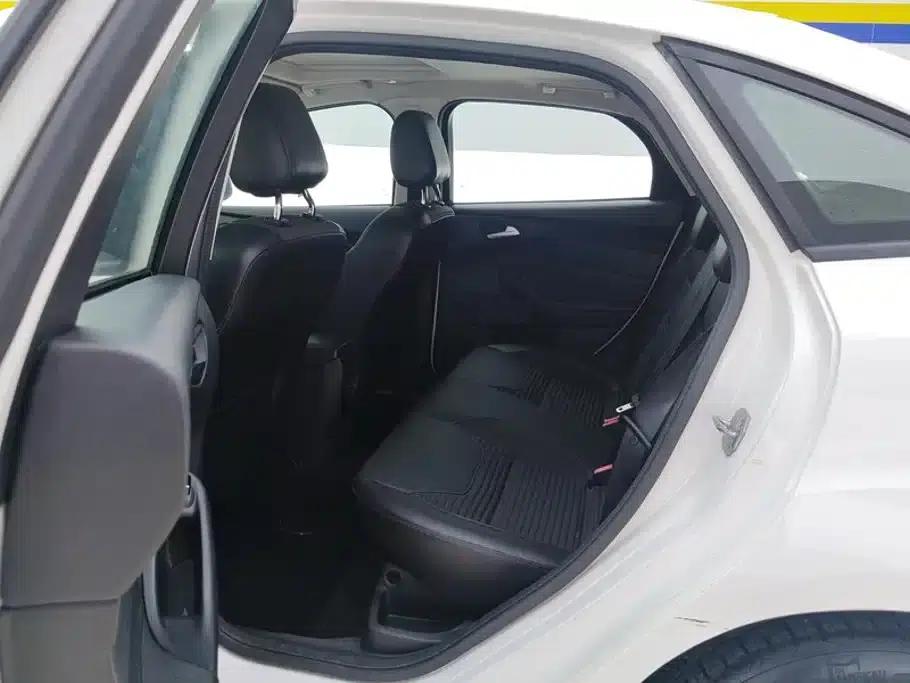 Ford Focus 2017 Sedan 1.6L Automatic Fashion Smart Edition — миниатюра 11