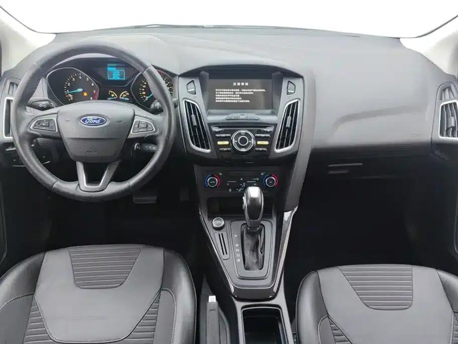 Ford Focus 2017 Sedan 1.6L Automatic Fashion Smart Edition — миниатюра 12