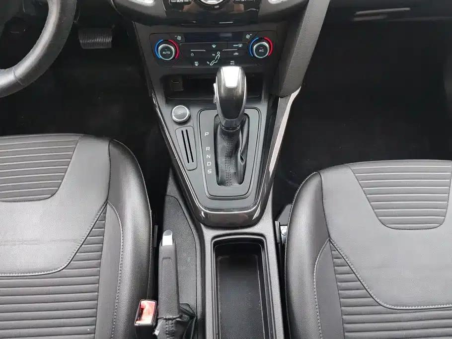 Ford Focus 2017 Sedan 1.6L Automatic Fashion Smart Edition — миниатюра 16