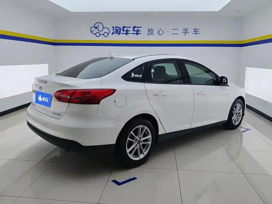 Ford Focus 2017 Sedan 1.6L Automatic Fashion Smart Edition — миниатюра 3