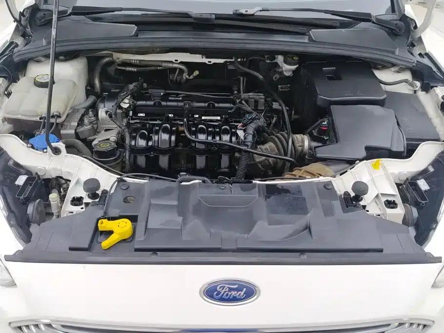 Ford Focus 2017 Sedan 1.6L Automatic Fashion Smart Edition — миниатюра 10