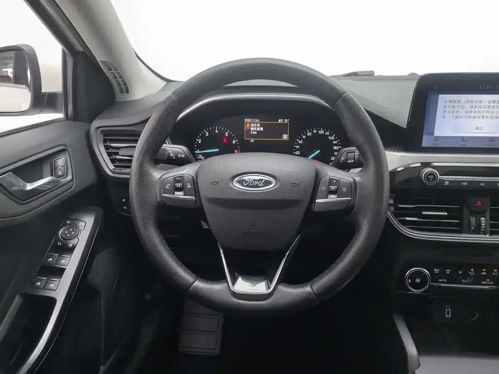 2020 Ford Focus Sedan EcoBoost 180 Automatic Trend Edition — миниатюра 11