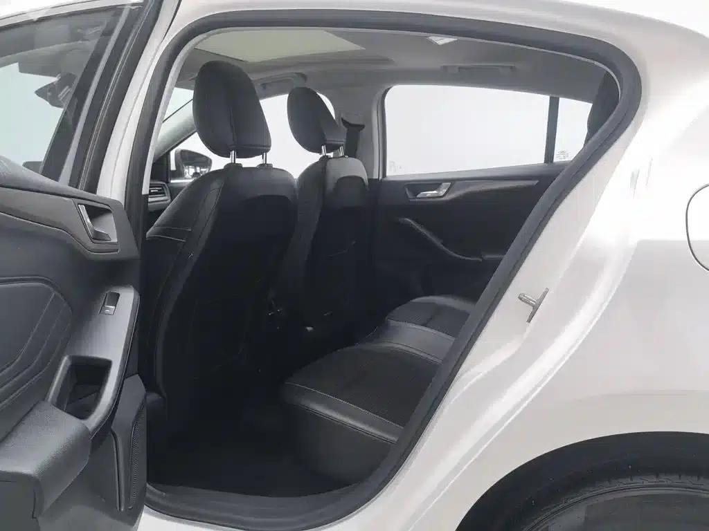 2020 Ford Focus Sedan EcoBoost 180 Automatic Trend Edition — миниатюра 15