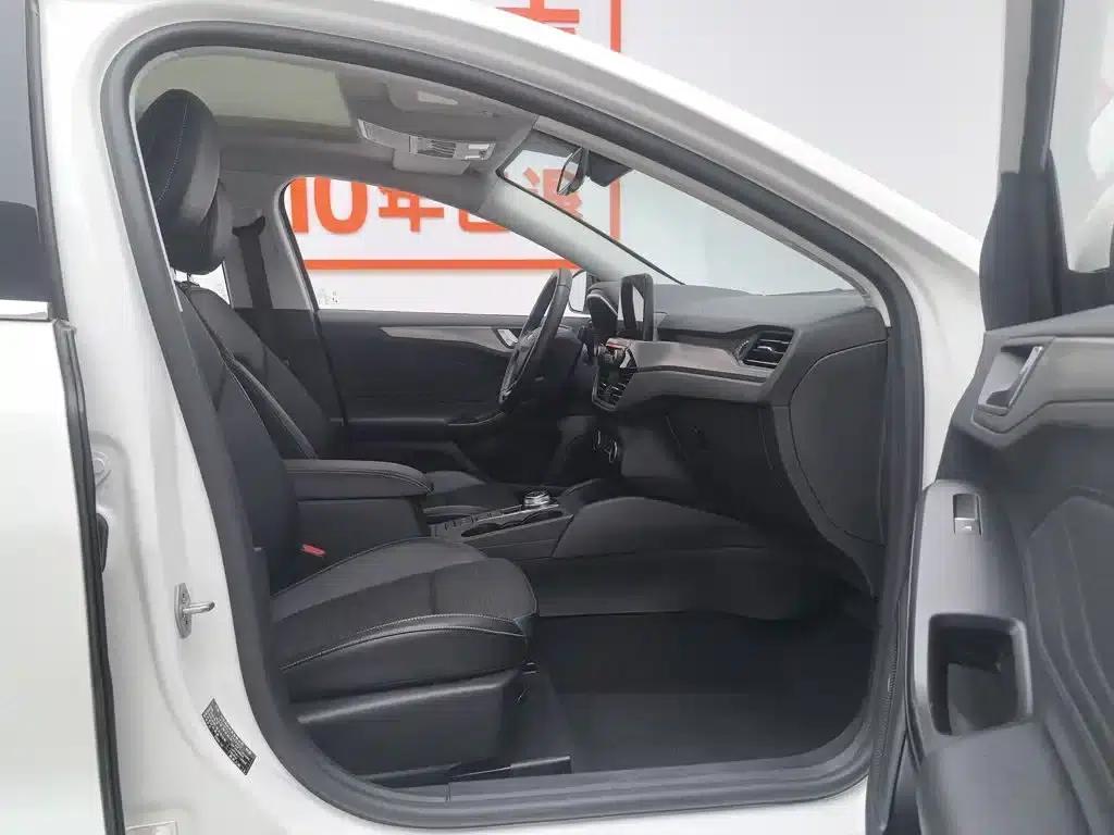 2020 Ford Focus Sedan EcoBoost 180 Automatic Trend Edition — миниатюра 23