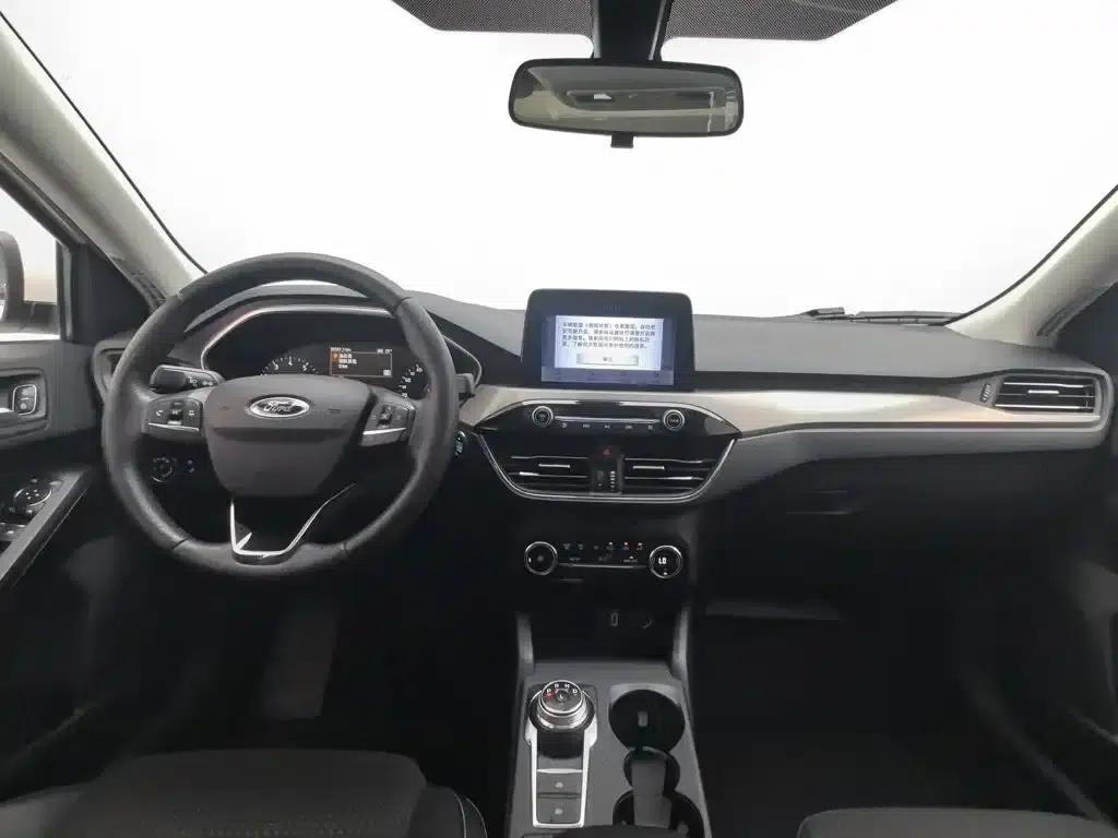 2020 Ford Focus Sedan EcoBoost 180 Automatic Trend Edition — миниатюра 5