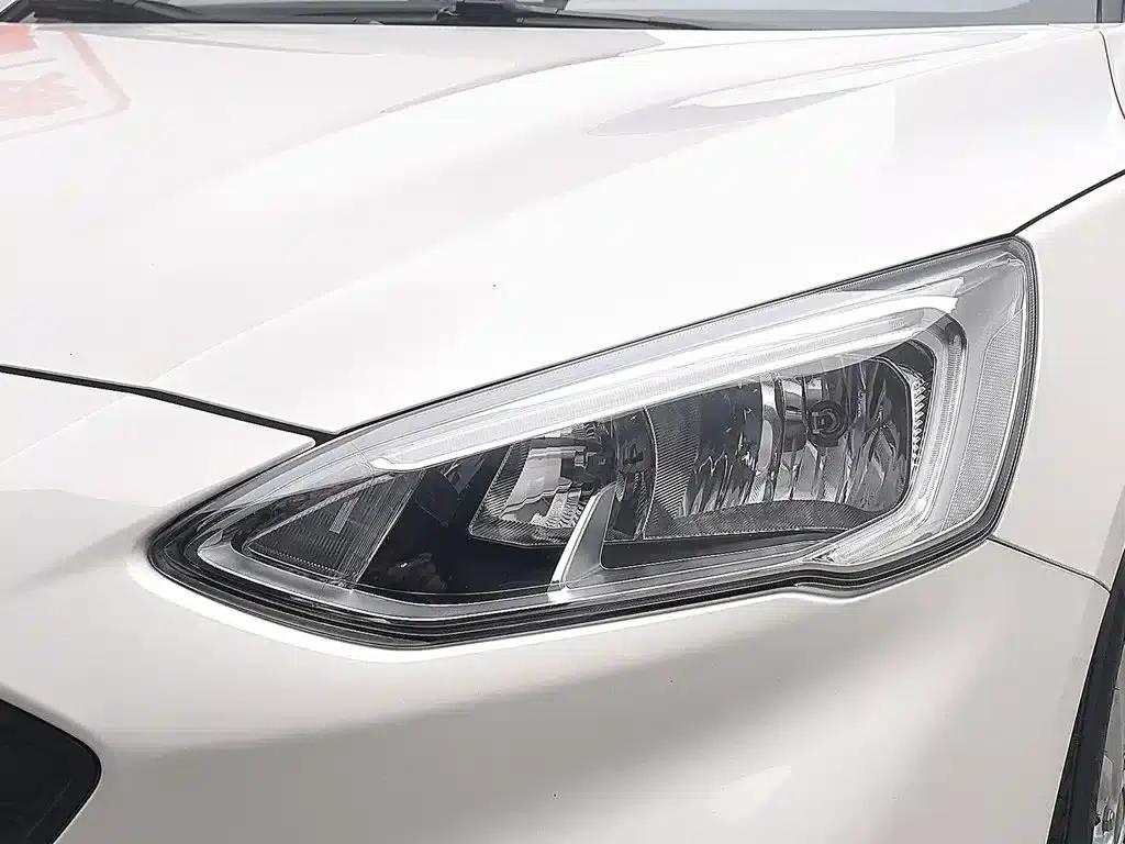 2020 Ford Focus Sedan EcoBoost 180 Automatic Trend Edition — миниатюра 7