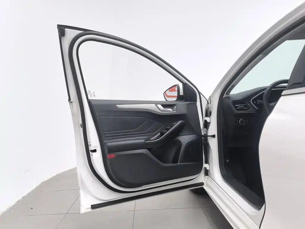 2020 Ford Focus Sedan EcoBoost 180 Automatic Trend Edition — миниатюра 8