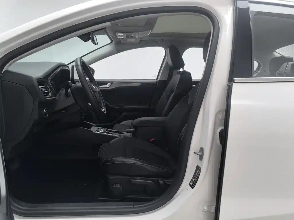 2020 Ford Focus Sedan EcoBoost 180 Automatic Trend Edition — миниатюра 10