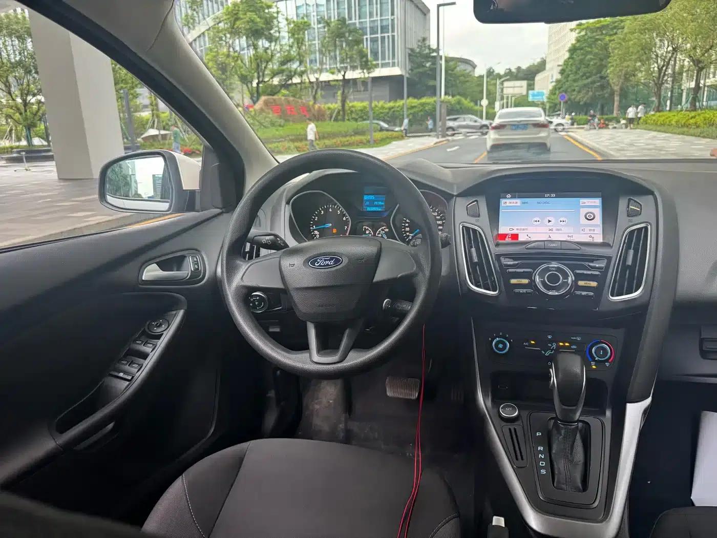 Ford Focus 2018 Hatchback Classic 1.6L Automatic Comfort Smart Edition — миниатюра 7