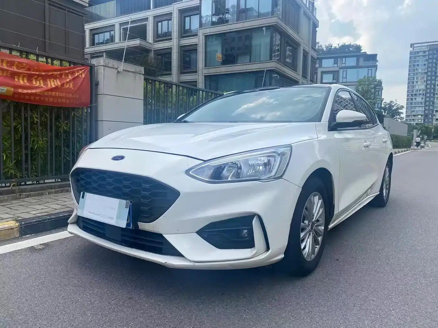 2020 Ford Focus Sedan EcoBoost 180 Automatic Trend Edition — миниатюра 1
