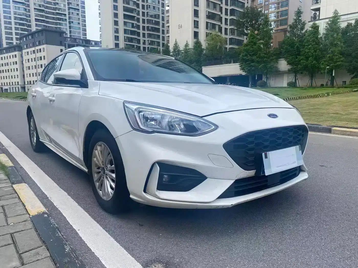 2020 Ford Focus Sedan EcoBoost 180 Automatic Trend Edition — миниатюра 3