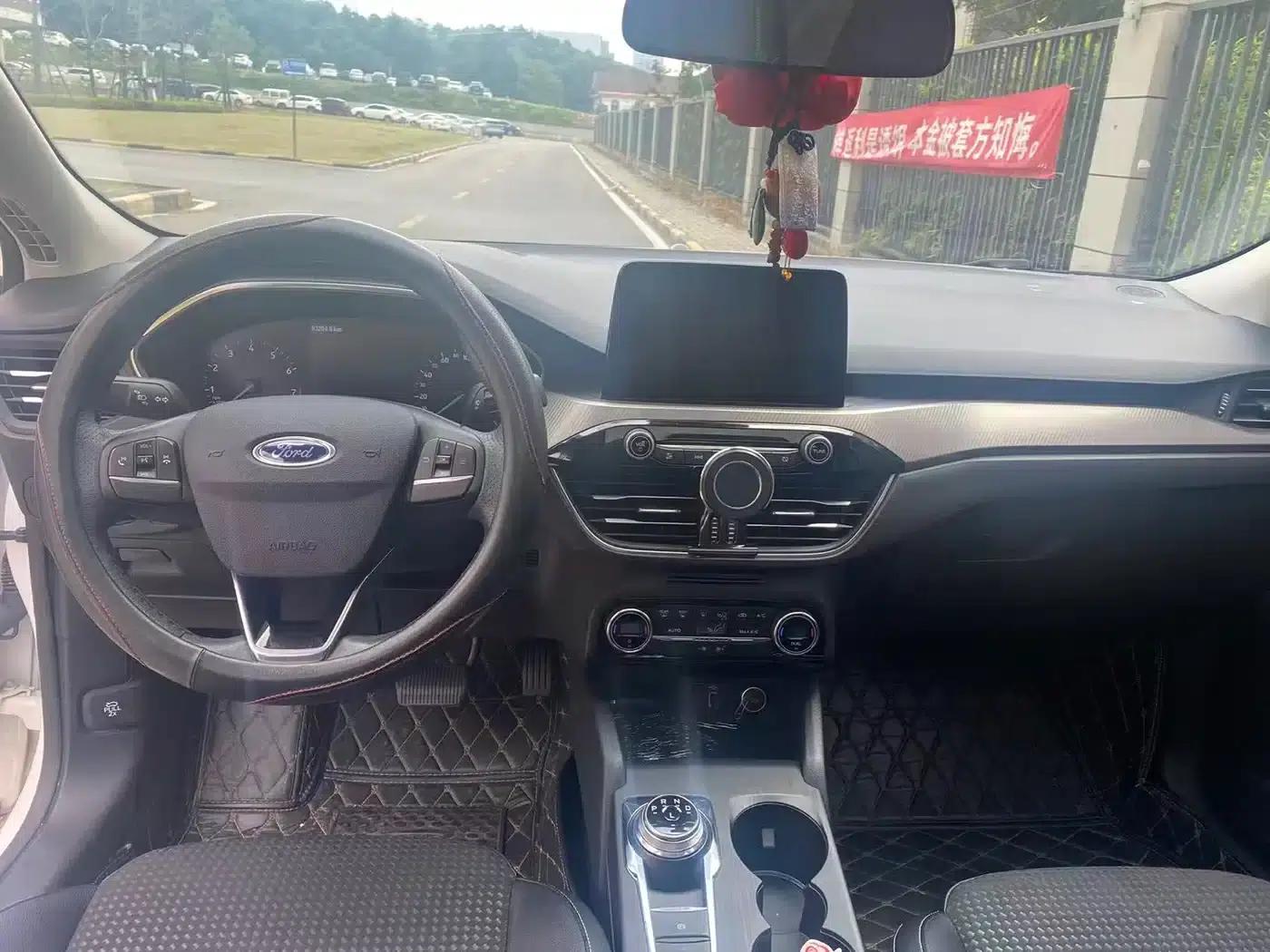 2020 Ford Focus Sedan EcoBoost 180 Automatic Trend Edition — миниатюра 6