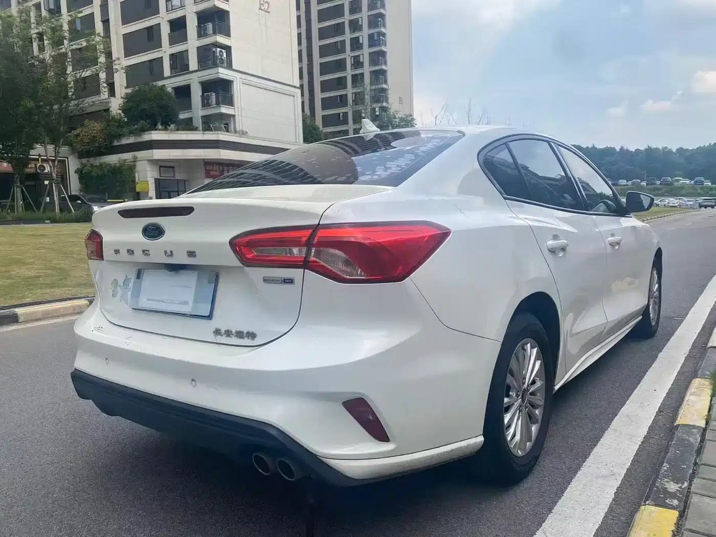 2020 Ford Focus Sedan EcoBoost 180 Automatic Trend Edition — миниатюра 9