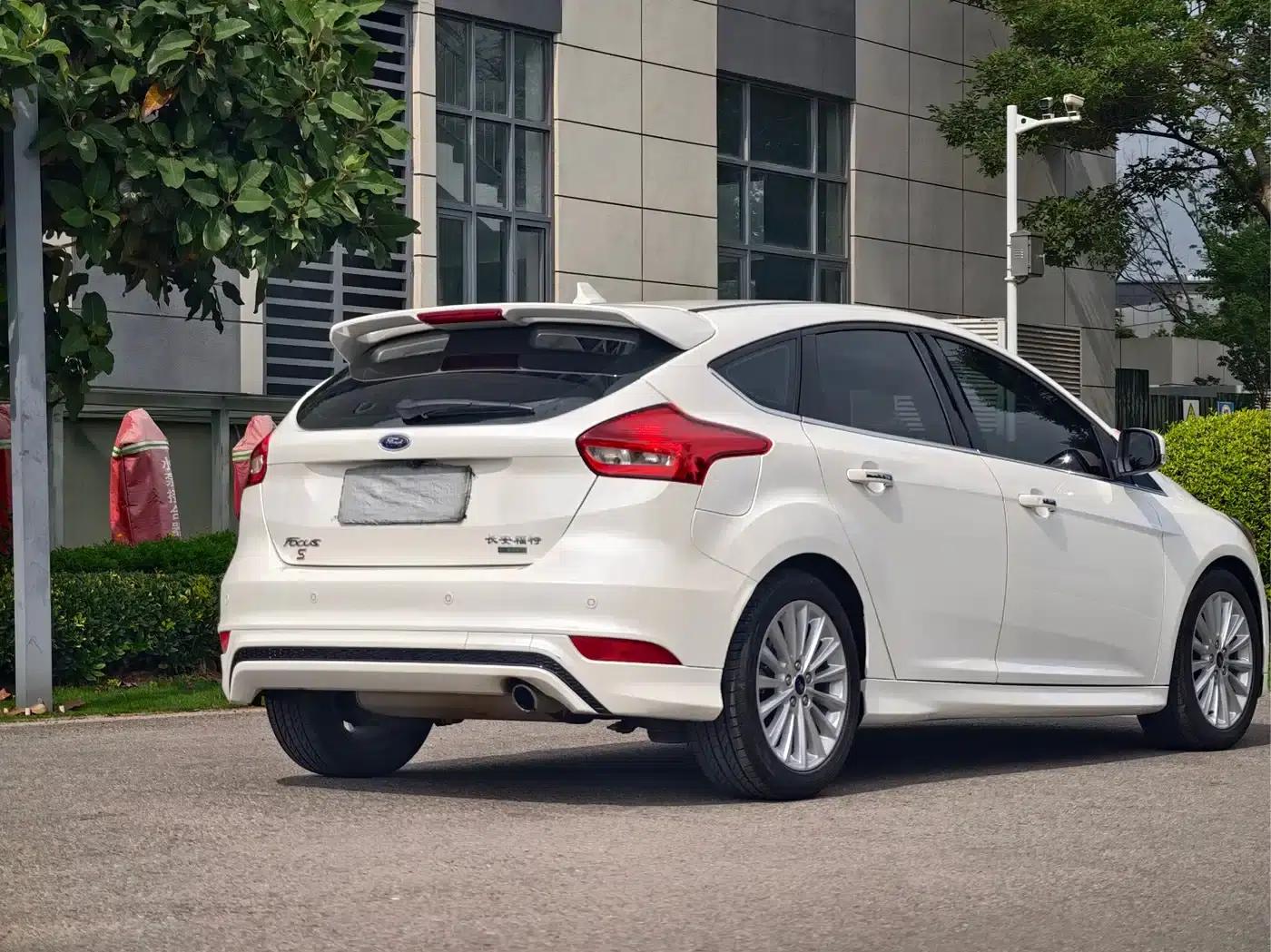 2017 Ford Focus Hatchback EcoBoost 180 Automatic Sport — миниатюра 13