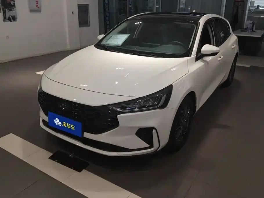 2022 Ford Focus Sedan EcoBoost 180 Automatic Racing Edition — миниатюра 1