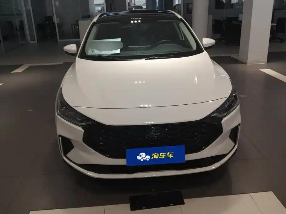 2022 Ford Focus Sedan EcoBoost 180 Automatic Racing Edition — миниатюра 2