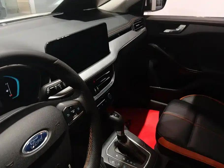 2022 Ford Focus Sedan EcoBoost 180 Automatic Racing Edition — миниатюра 13