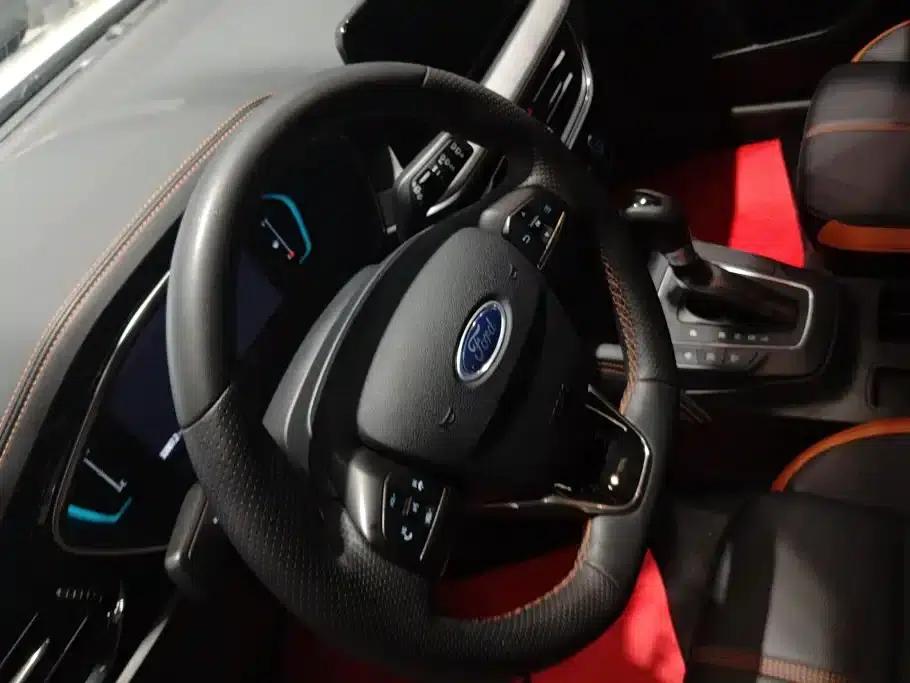 2022 Ford Focus Sedan EcoBoost 180 Automatic Racing Edition — миниатюра 15