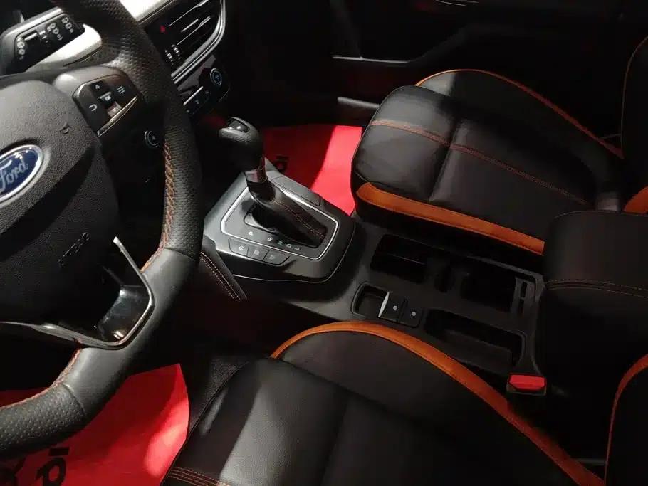 2022 Ford Focus Sedan EcoBoost 180 Automatic Racing Edition — миниатюра 16