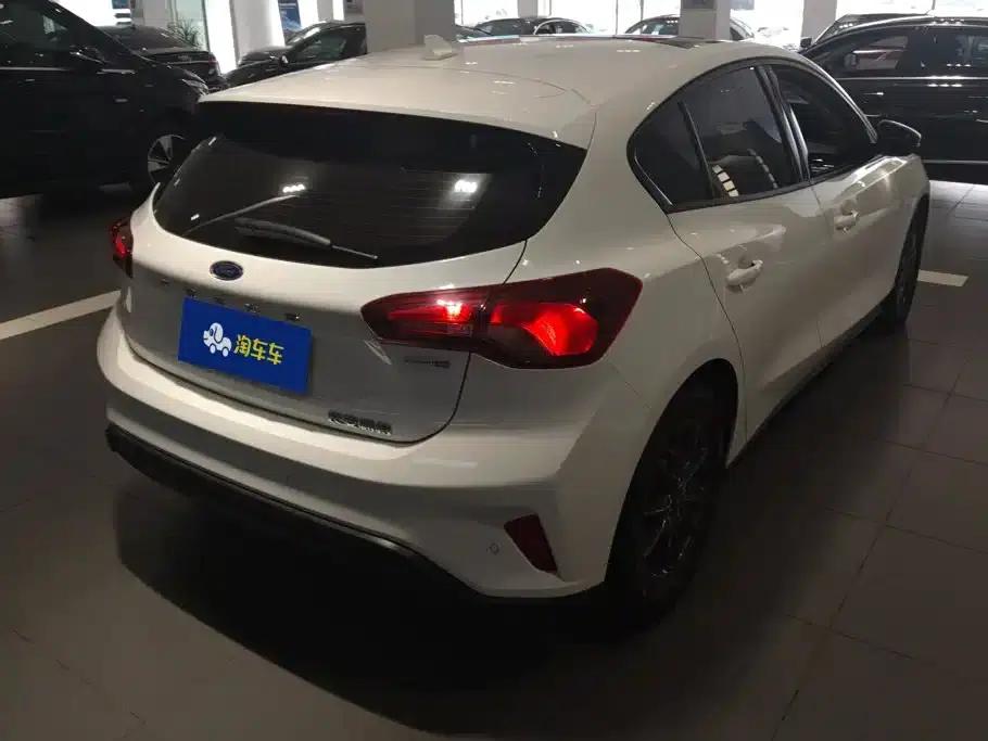 2022 Ford Focus Sedan EcoBoost 180 Automatic Racing Edition — миниатюра 3