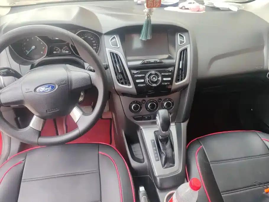 Ford Focus 2012 Hatchback 1.6L Automatic Comfort — миниатюра 12