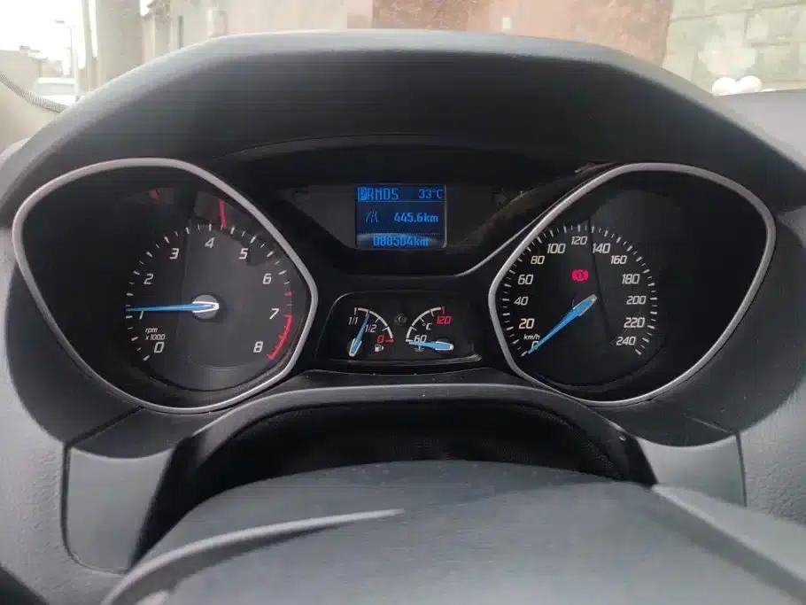 Ford Focus 2012 Hatchback 1.6L Automatic Comfort — миниатюра 14