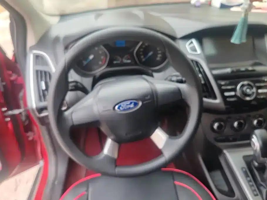 Ford Focus 2012 Hatchback 1.6L Automatic Comfort — миниатюра 15