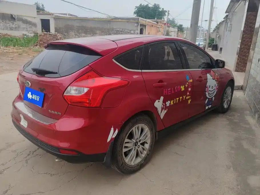 Ford Focus 2012 Hatchback 1.6L Automatic Comfort — миниатюра 3
