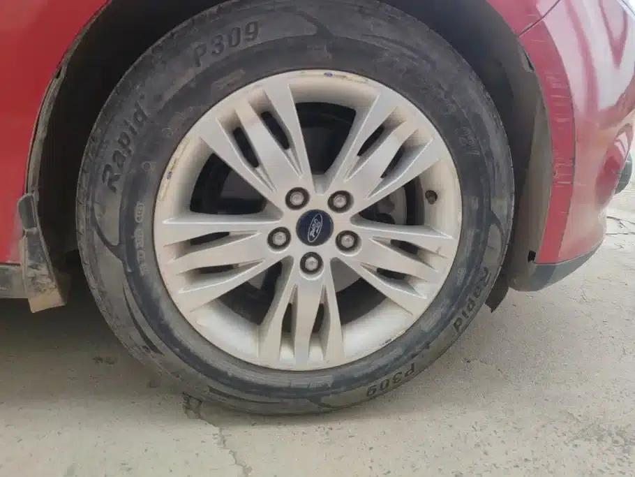 Ford Focus 2012 Hatchback 1.6L Automatic Comfort — миниатюра 6