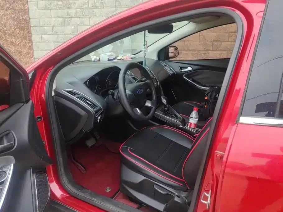 Ford Focus 2012 Hatchback 1.6L Automatic Comfort — миниатюра 9