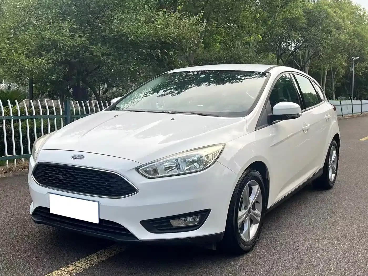 Ford Focus 2017 Hatchback 1.6L Automatic Comfort Smart Edition — миниатюра 1