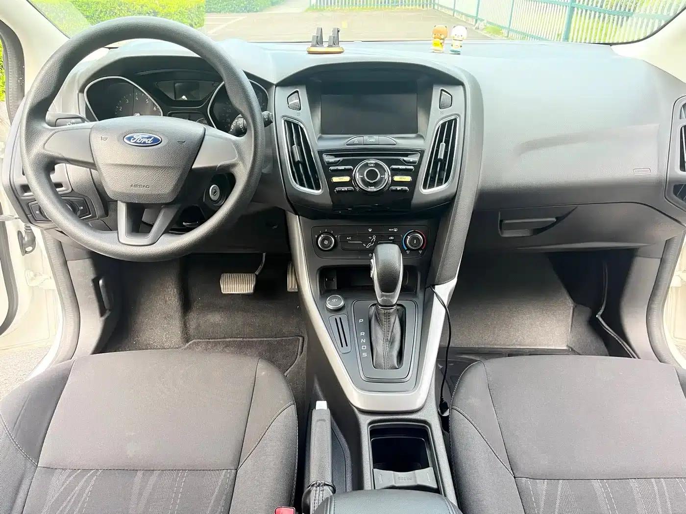 Ford Focus 2017 Hatchback 1.6L Automatic Comfort Smart Edition — миниатюра 4