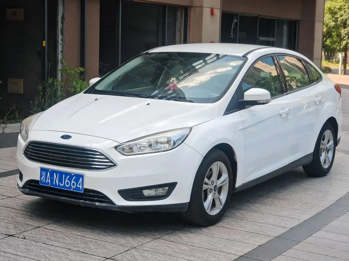 Ford Focus 2017 Sedan 1.6L Manual Comfort Smart Edition — миниатюра 1