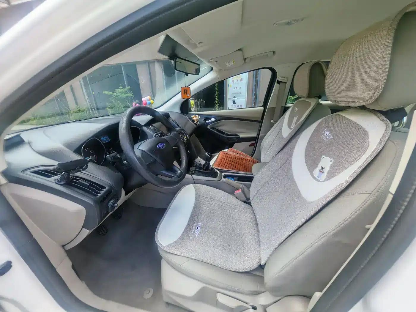 Ford Focus 2017 Sedan 1.6L Manual Comfort Smart Edition — миниатюра 4