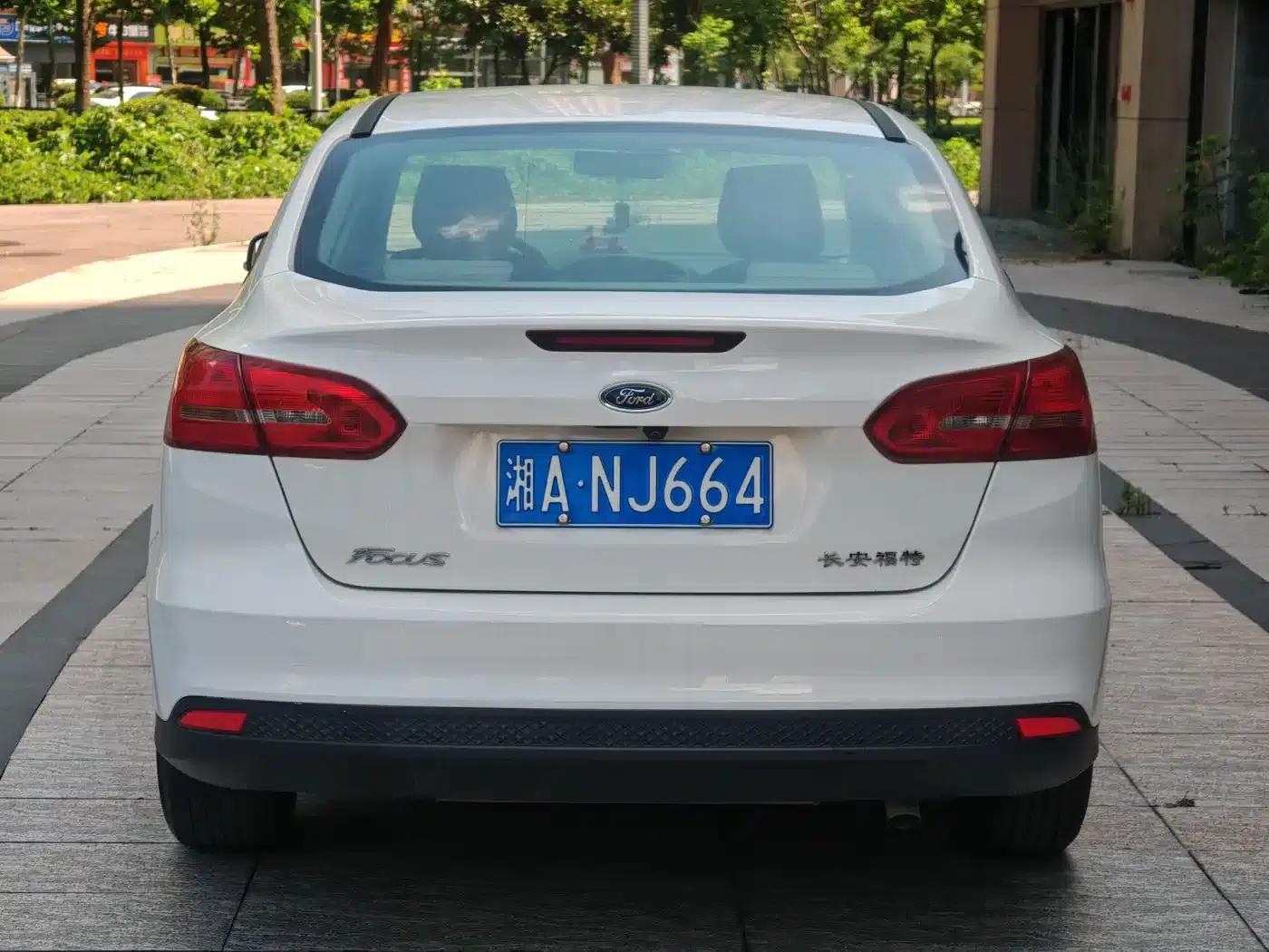 Ford Focus 2017 Sedan 1.6L Manual Comfort Smart Edition — миниатюра 8