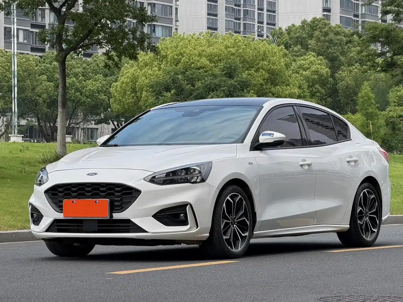 2021 Ford Focus Sedan EcoBoost 180 Automatic ST Line — миниатюра 1
