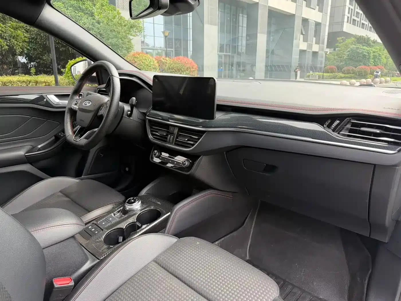2021 Ford Focus Sedan EcoBoost 180 Automatic ST Line — миниатюра 12