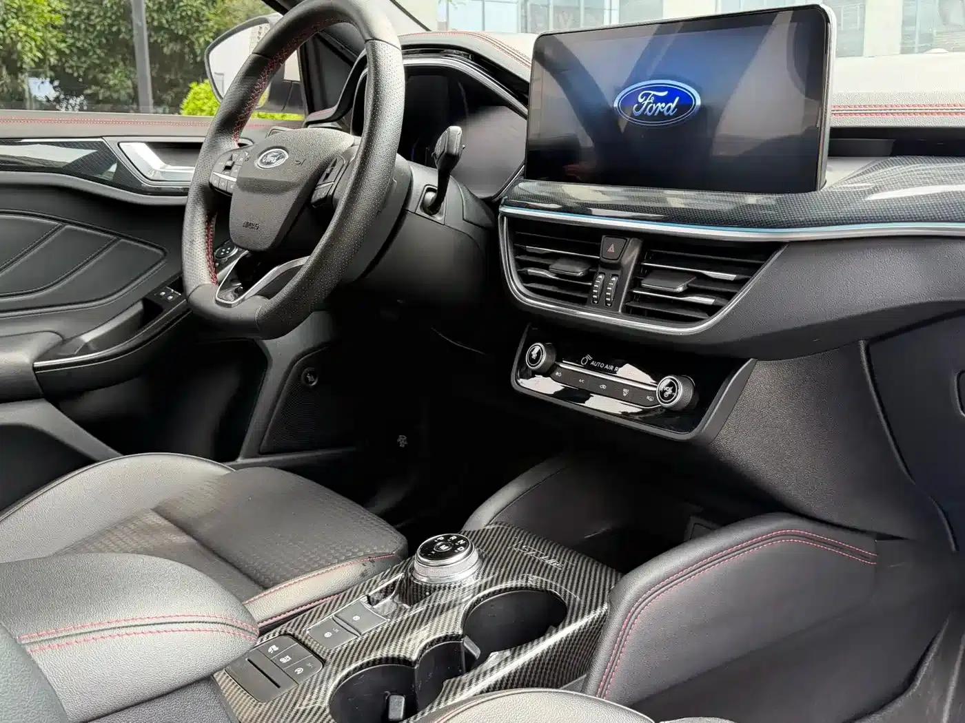 2021 Ford Focus Sedan EcoBoost 180 Automatic ST Line — миниатюра 13
