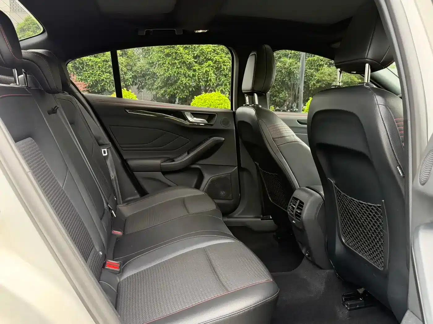 2021 Ford Focus Sedan EcoBoost 180 Automatic ST Line — миниатюра 14