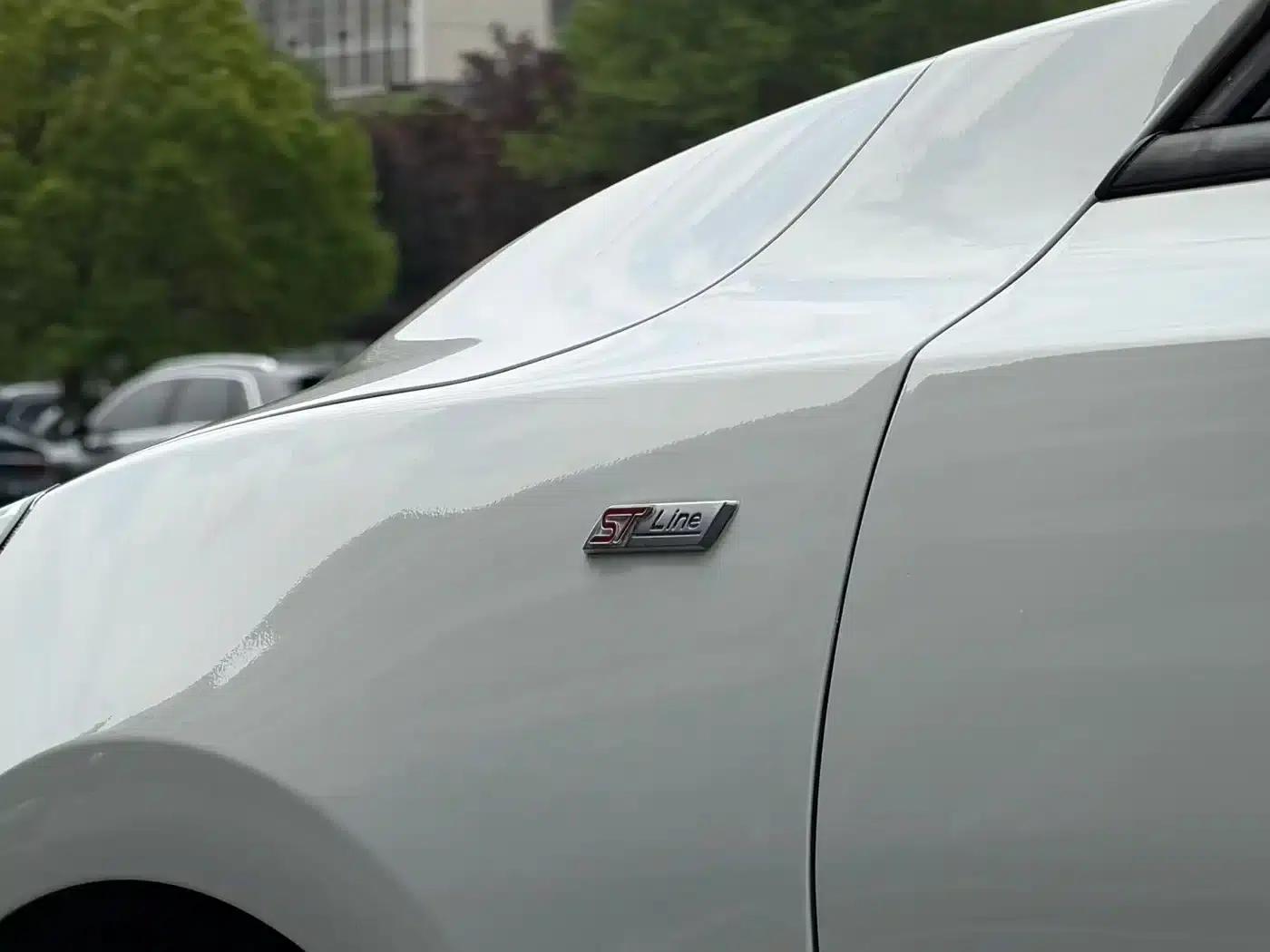 2021 Ford Focus Sedan EcoBoost 180 Automatic ST Line — миниатюра 15