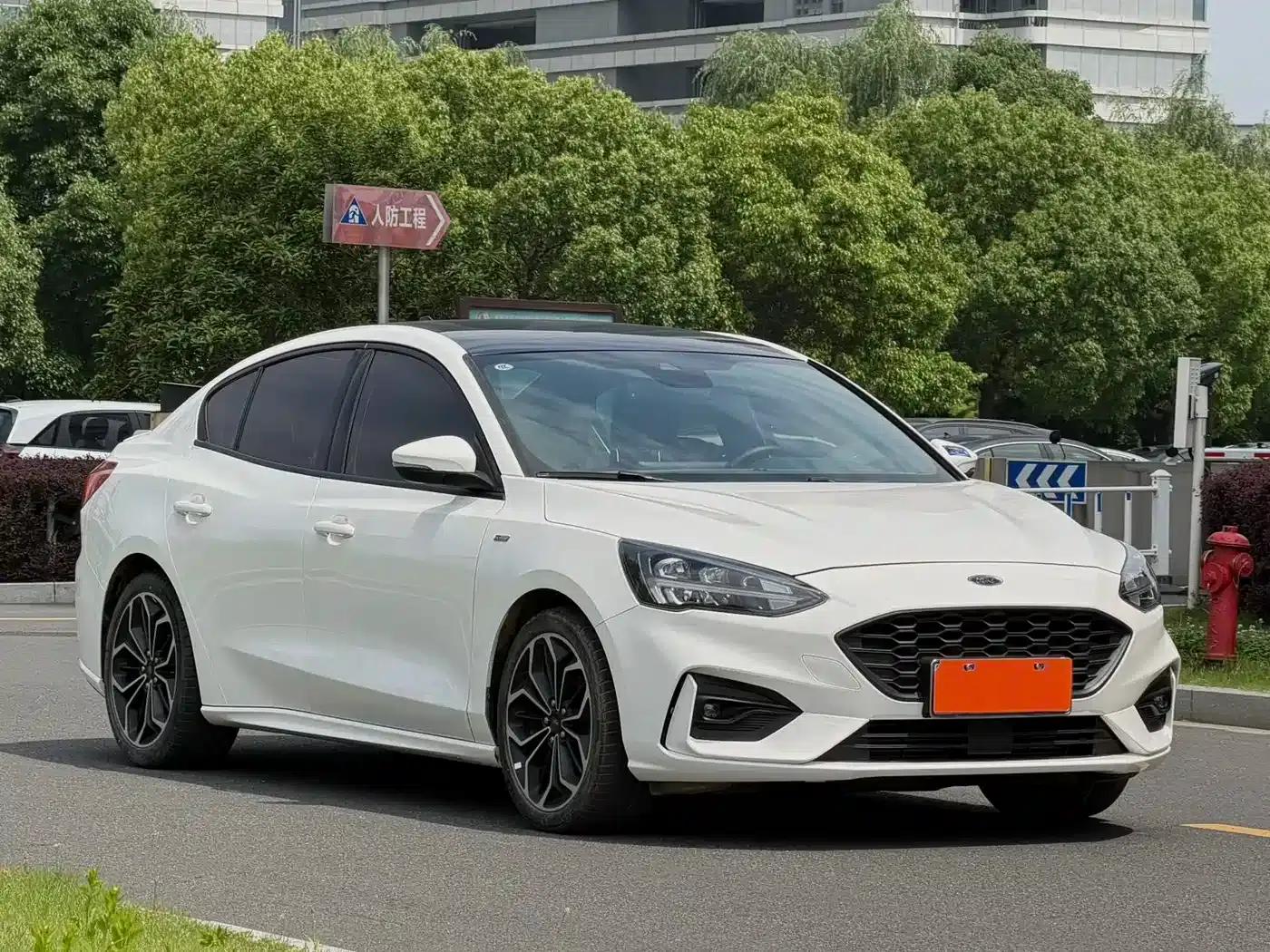 2021 Ford Focus Sedan EcoBoost 180 Automatic ST Line — миниатюра 3