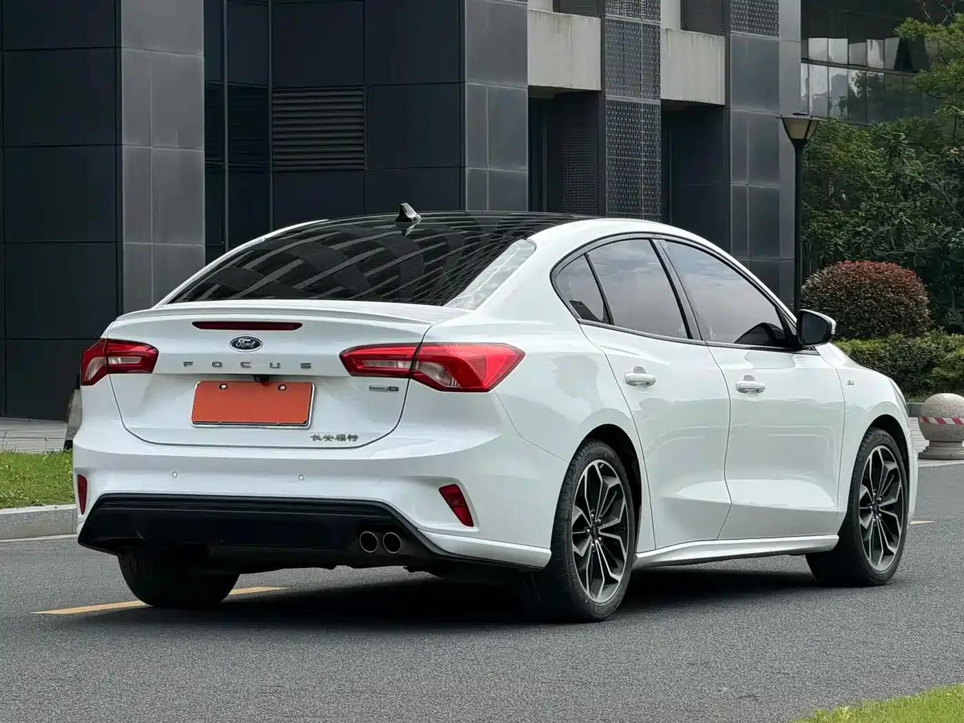 2021 Ford Focus Sedan EcoBoost 180 Automatic ST Line — миниатюра 7