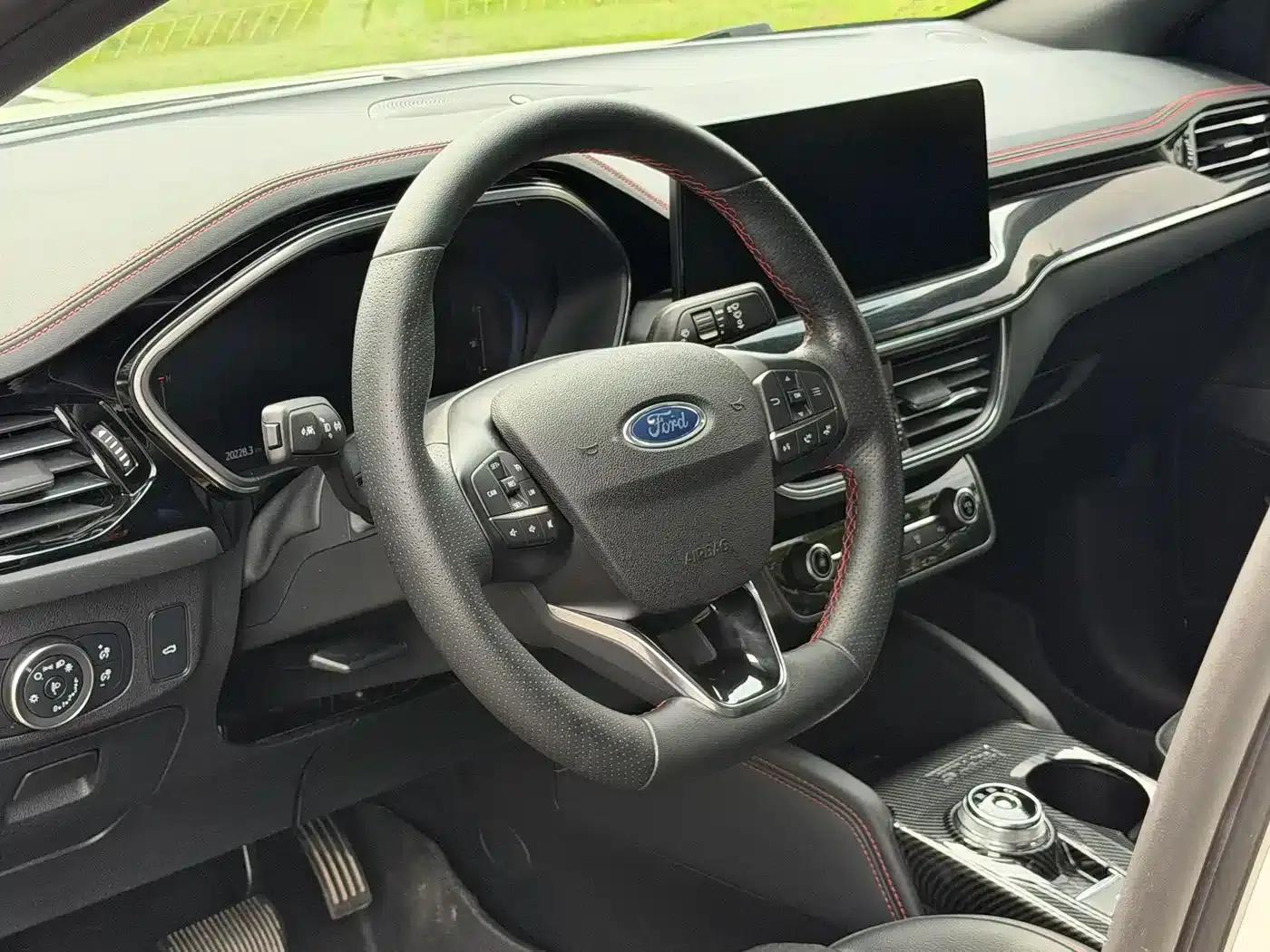 2021 Ford Focus Sedan EcoBoost 180 Automatic ST Line — миниатюра 8