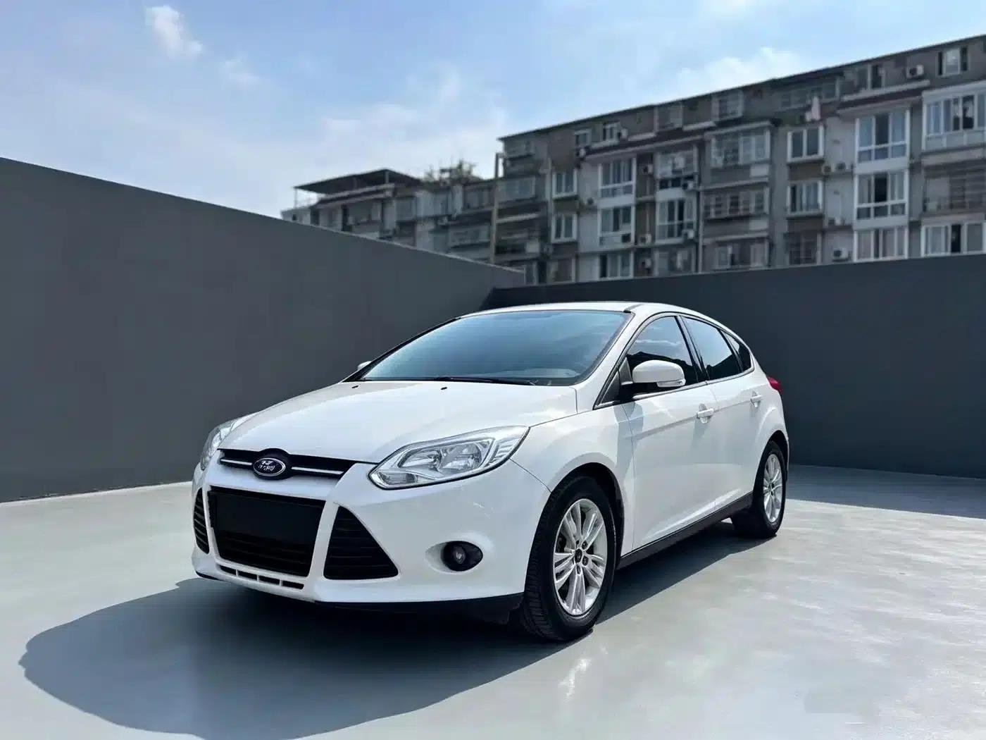 Ford Focus 2012 Hatchback 1.6L Automatic Comfort — миниатюра 1