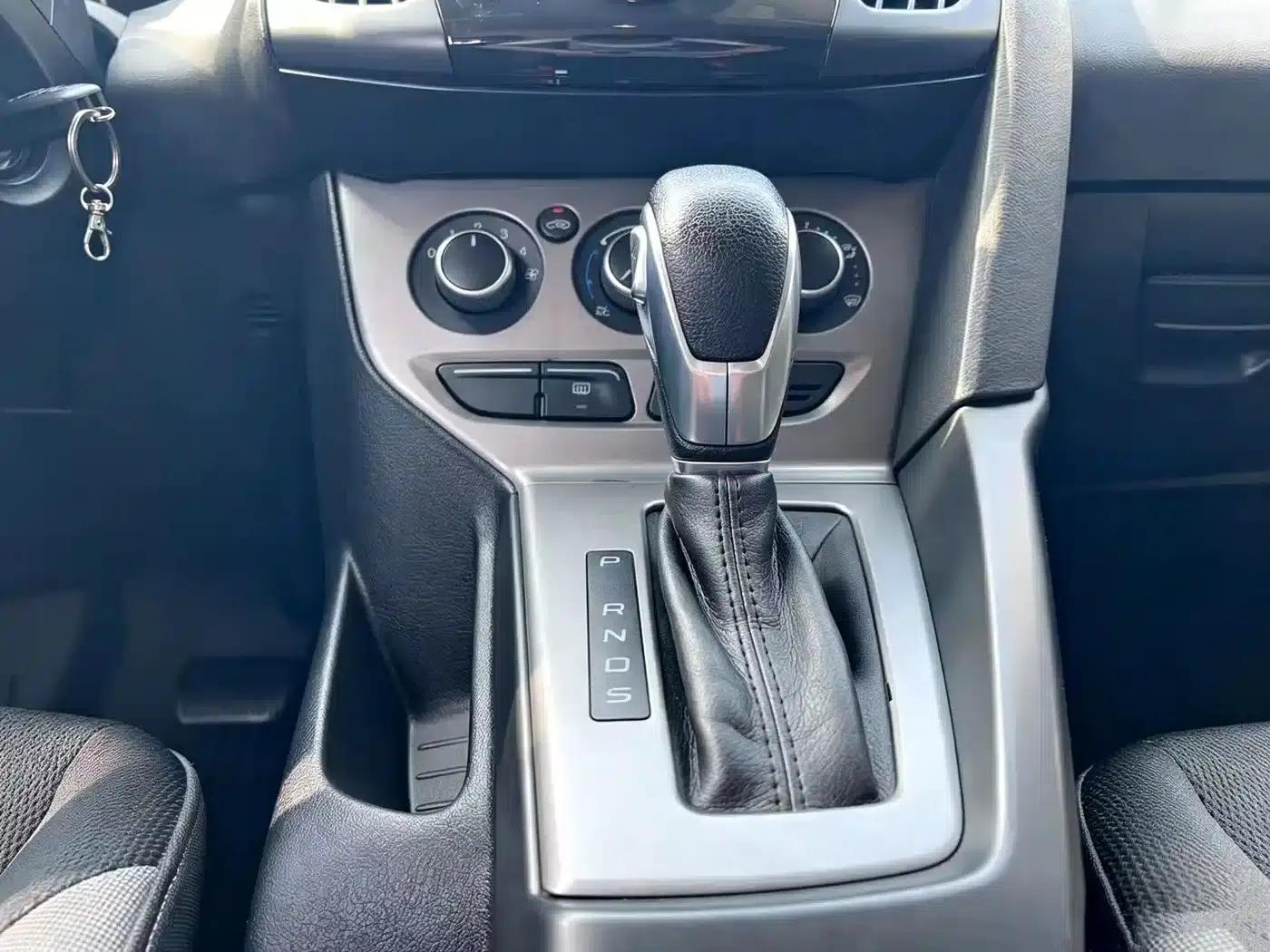 Ford Focus 2012 Hatchback 1.6L Automatic Comfort — миниатюра 14
