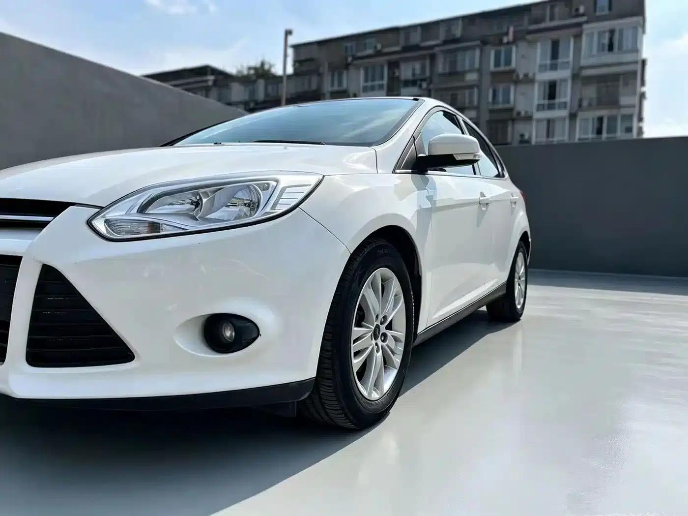 Ford Focus 2012 Hatchback 1.6L Automatic Comfort — миниатюра 7