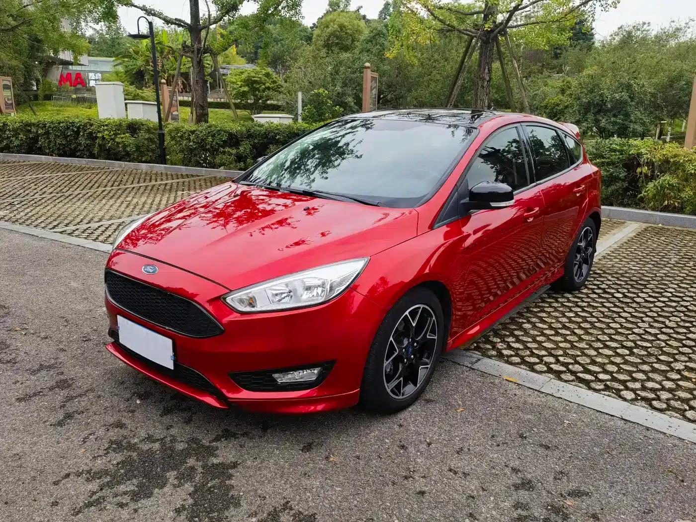 2017 Ford Focus Hatchback EcoBoost 180 Automatic Elite — миниатюра 1
